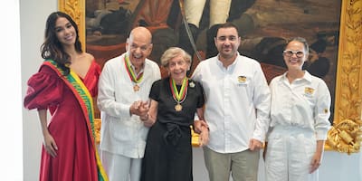 Condecoración a Yolanda Pupo y a Raimundo Angulo