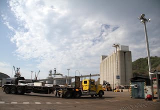 Críticas contra gobierno Petro por suspender exportación de carbón a Israel