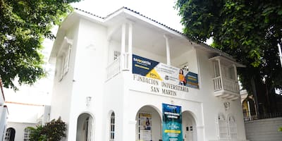 Estudiar a distancia en la San Martín contribuye al desarrollo profesional