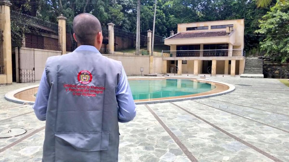 La emblemática mansión Montecasino, en el barrio El Poblado de Medellín, conocida por su pasado oscuro como centro de operaciones paramilitares del clan Castaño Gil, será transformada en un laboratorio de Medicina Legal. Foto/Unidad para las víctimas.