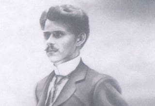 Un hombre flaco, vestido de blanco, que escribió poemas 
