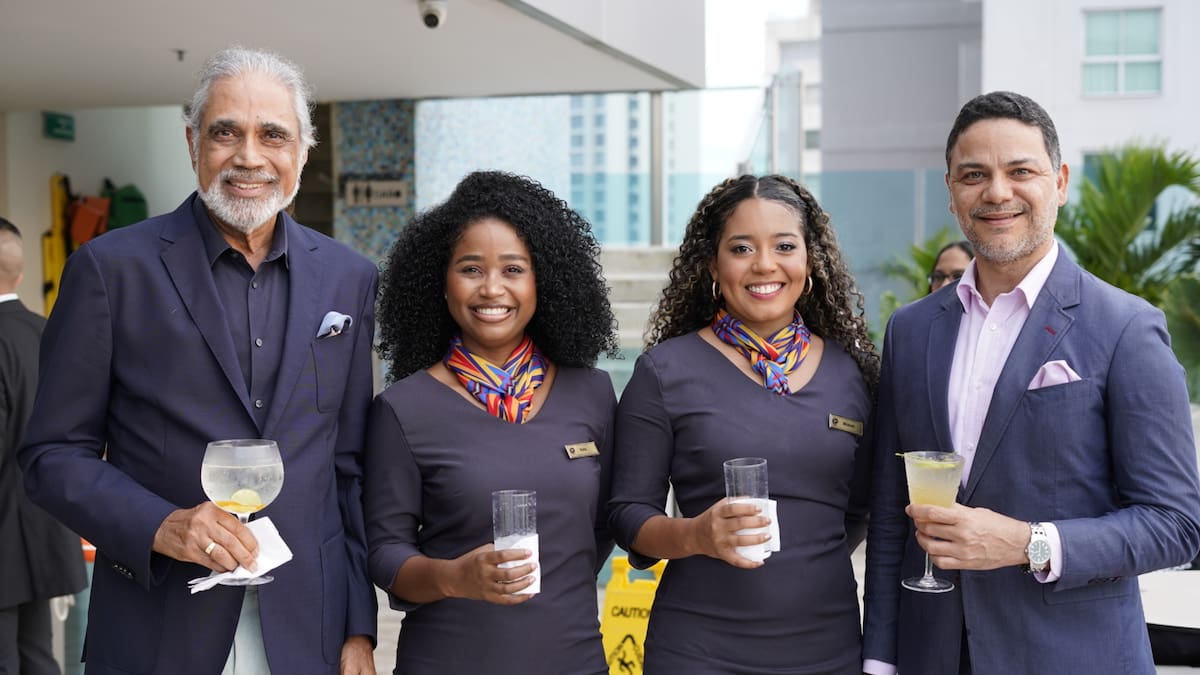 Vinod Agarwal, Noily Zabaleta, Mildreth Rodríguez y Omar Nieves.