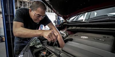 Cada cuánto deberías cambiar el aceite de tu auto Mitos y verdades