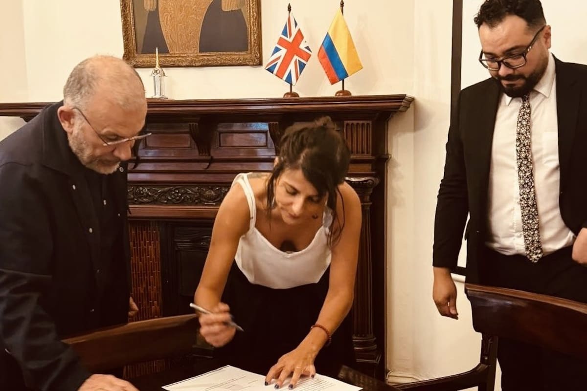 Exministra de Minas y Energía se posesionó como cónsul en Londres